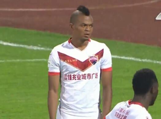 杜阿·利帕晒与男友卡勒姆·特纳音乐节合照2024-07-04 热门新闻 食物和爱都不可辜负！