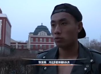 蕾雅·赛杜加盟《库尔斯克》 聚焦俄核潜艇沉没 2017-02-08 罗伯特·罗达特编剧的《拯救大兵瑞恩》早已成为电影史上的超经典作品之一,而近日,罗伯特的新作《库尔斯克》被曝出有新的演员加盟——曾出演过“邦女郎”的蕾雅·赛杜。
