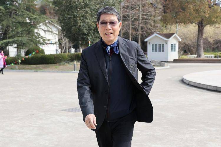 在现实生活中，刑满释放的底层女性本就面临诸多压力和偏见，她们更需要的是爱和尊重，而不是被当作消费苦难的对象。