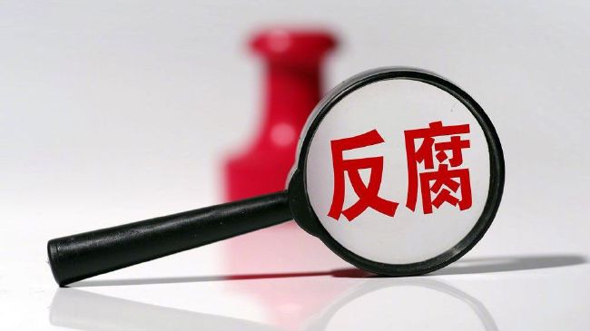 姚晨新刊写真诠释率性本真笑眼迷人 2017-03-30 近日，姚晨登上《瑞丽伊人风尚》4月刊封面，造型简约大气，率性演绎本真味道。