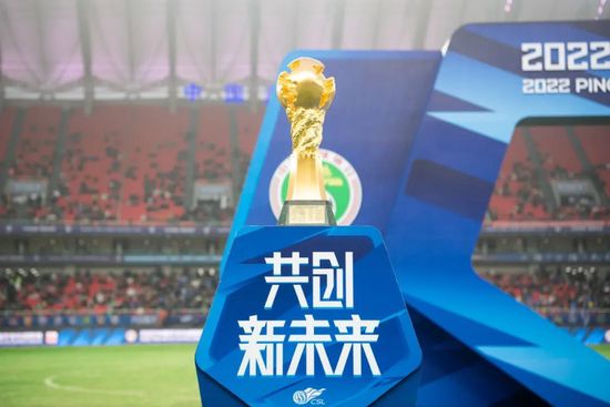 ”此消息让其他成员非常担心，纷纷致以慰问。