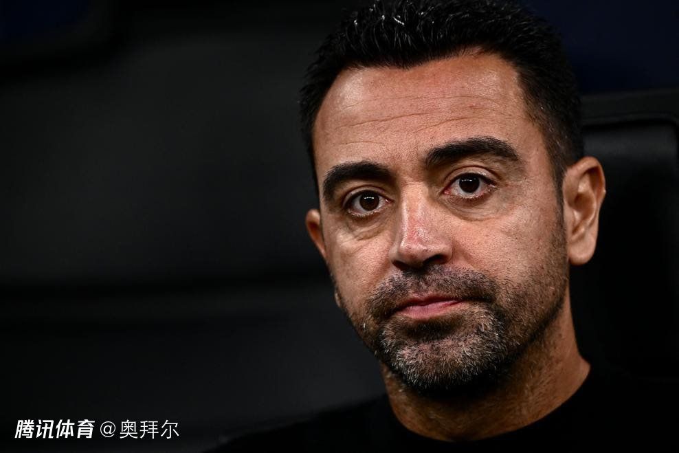 现场气氛热烈,三位主演被媒体和粉丝们疯狂拍摄。