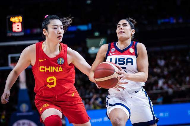 2025-05-02 电影《水饺皇后》根据臧健和女士的真人真事改编，讲述了上世纪70年代青岛姑娘臧健和带着两个女儿被迫流落他乡，为求生存的她只能在湾仔码头卖起水饺，从一个小摊起家最终将水饺销往世界各地的故事。