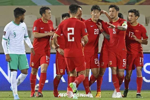 《抓娃娃》月票房24.21亿位列榜首,位列7月票房冠军 ,暂列2024年度票房第四位。