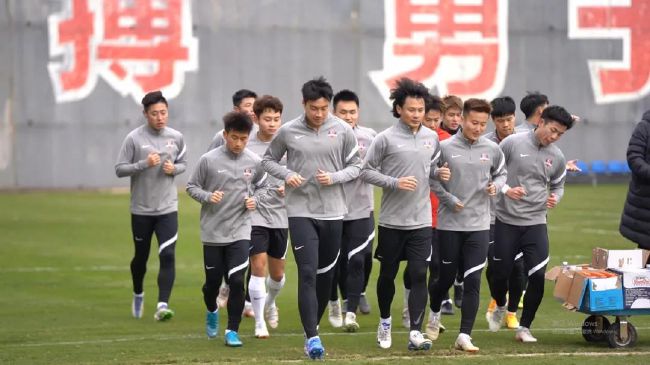 其中《复仇者联盟4:终局之战》一枝独秀,排片占比高达82.82%,首日票房5.31亿,与去年《复仇者联盟3:无限战争》的首日票房3.87亿相比大幅提升了 习近平:在告台湾同胞书发表40周年纪念会上的讲话 2019-01-02 1月2日,《告台湾同胞书》发表40周年纪念会在北京人民大会堂举行。