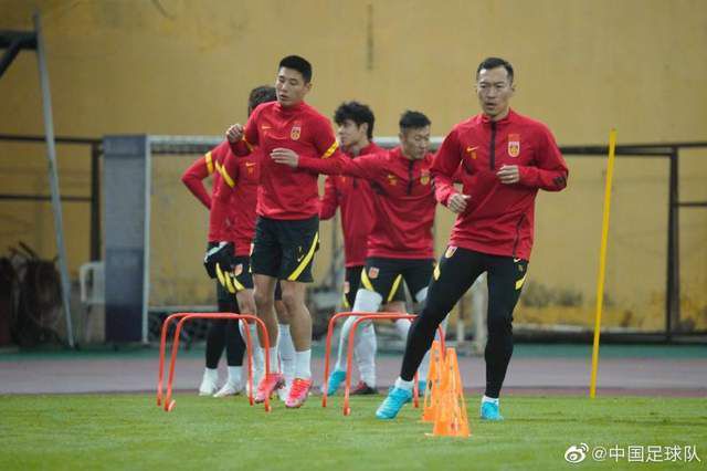 今日,该片公开了“爱情动作戏”版特辑,曝光张雨绮化身“中国版野蛮 《蜜月计划》曝终极海报预告 历尽囧事不忘初心 2017-08-31 由人气偶像孙坚与时尚女星陈燃领衔主演的电影《蜜月计划》,融合了浪漫、爱情、幽默、旅行、治愈等多种元素,9月8日全国甜蜜上映,为观众带来婚前情感指导。