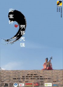以白色短发新造型示人的尼子十分迷人，气场强劲！