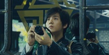 柳俊烈客串《岛：消失的人们》 反派金发惹眼球 2016-02-16 将于3月在韩国上映的《岛：消失的人们》​于日前曝光一组剧照，柳俊烈在片中客串反派人物，虽然戏份不多，但也为角色破费心思。