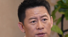主创团队遵循隋代文物记载，斗篷的设计、双鞭的形制、兵器的样式，皆有历史出处。