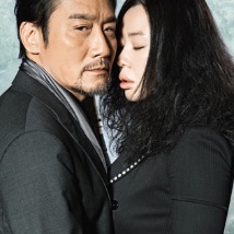 高举火炬、笑容甜美的秦 赛琳娜身穿抹胸秀蛮腰火辣十足 分手后性感至极 2013-07-02 日前，女星赛琳娜·戈麦斯身穿橘色抹胸上衣酥胸外露，搭配白色纱裙亮相在某活动，诱惑至极的为歌迷献上劲歌热舞，与贾斯丁·比伯分手后的赛琳娜·戈麦斯越发性感，火辣十足。